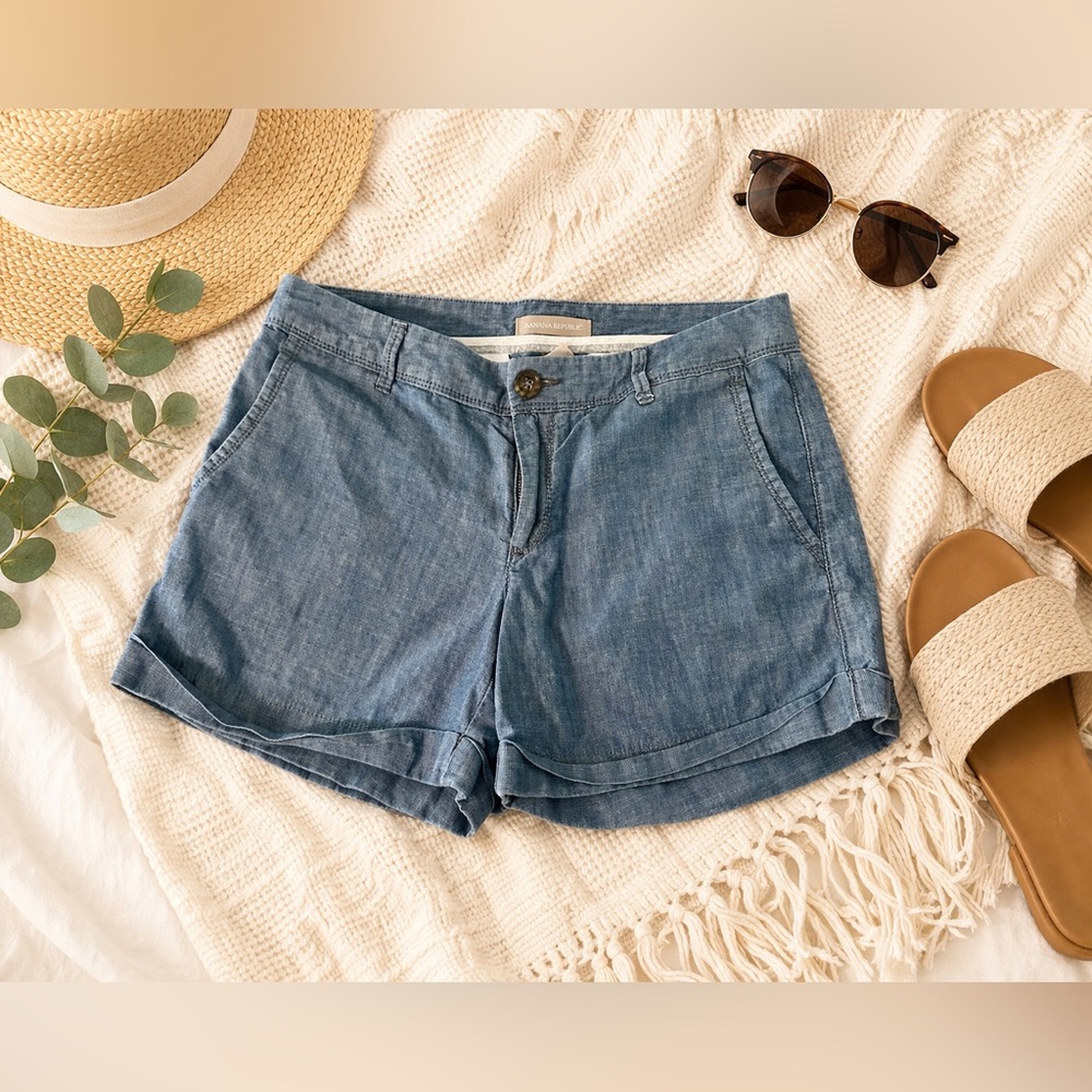 Banana Republic Chambray Shorts Size 4 Blue Lightweight Cuffed Casual Summer